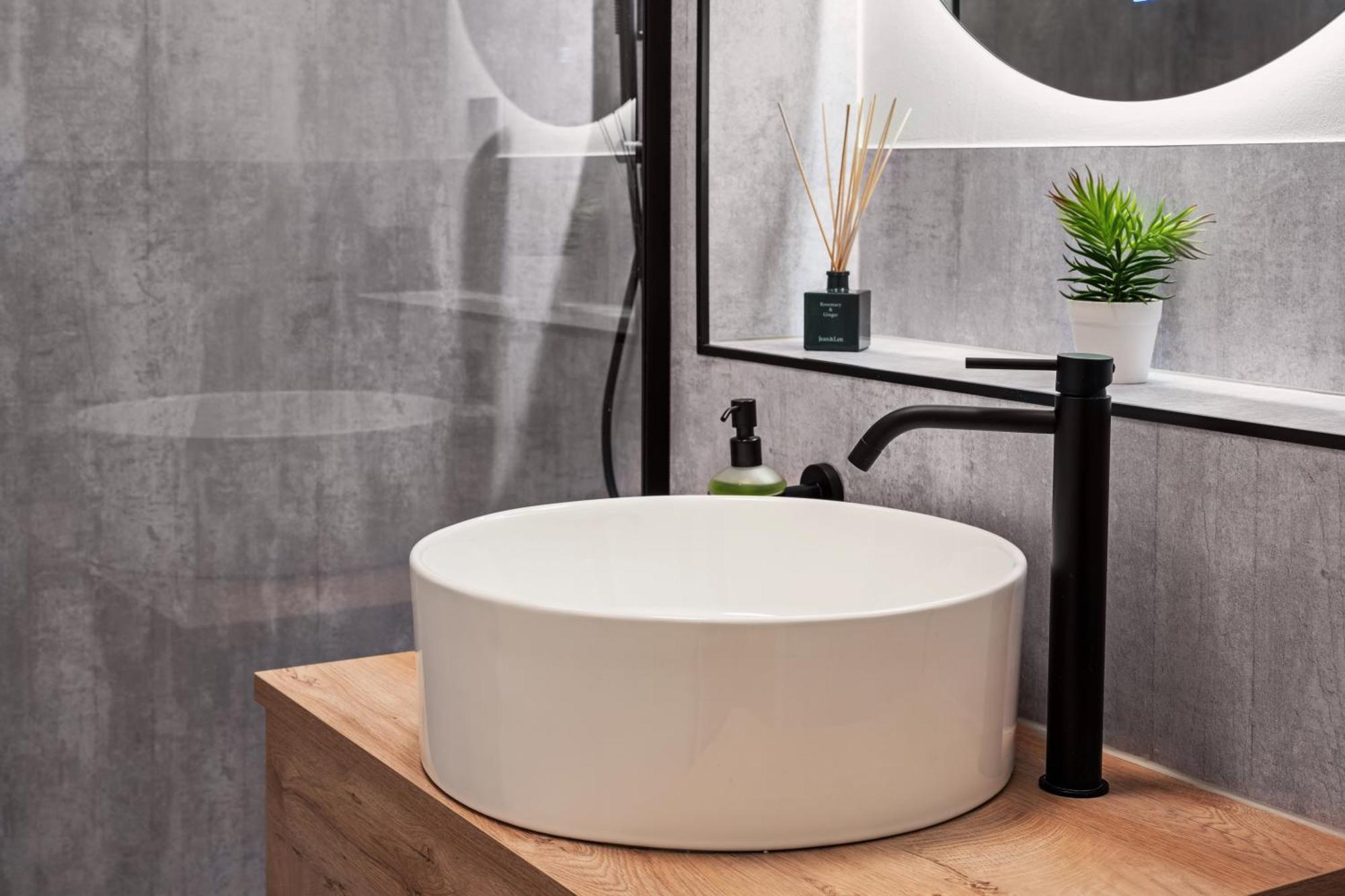 Edler Wohnraum Noble Stadtoase Mit Boxspringbett, Kaffeevollautomat, Lift & Parkplatz Chemnitz Ngoại thất bức ảnh