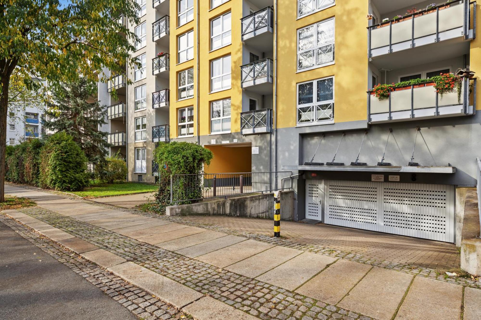 Edler Wohnraum Noble Stadtoase Mit Boxspringbett, Kaffeevollautomat, Lift & Parkplatz Chemnitz Ngoại thất bức ảnh