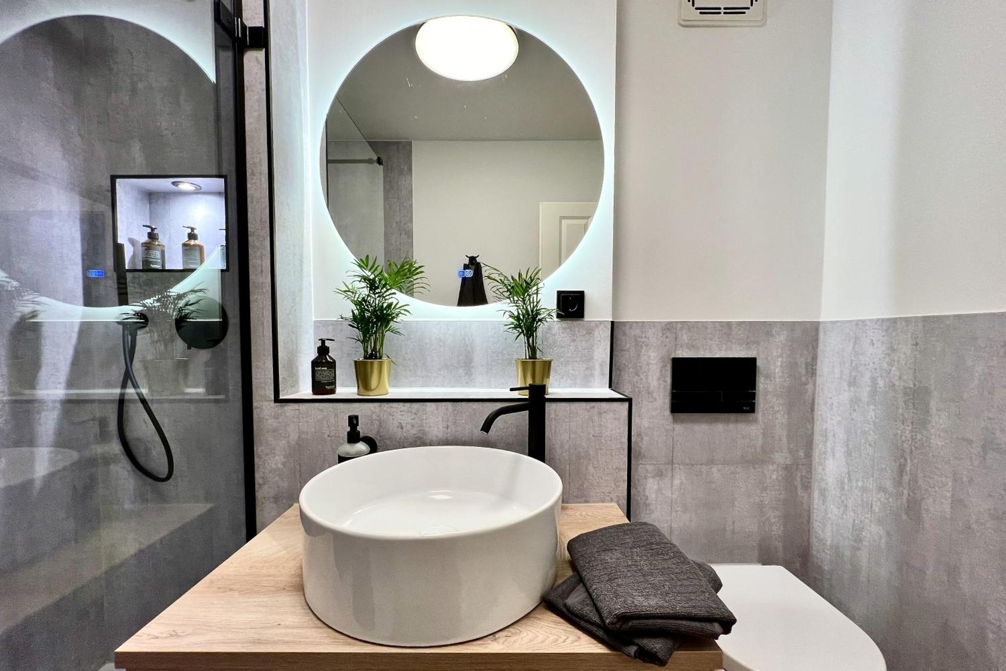 Edler Wohnraum Noble Stadtoase Mit Boxspringbett, Kaffeevollautomat, Lift & Parkplatz Chemnitz Ngoại thất bức ảnh