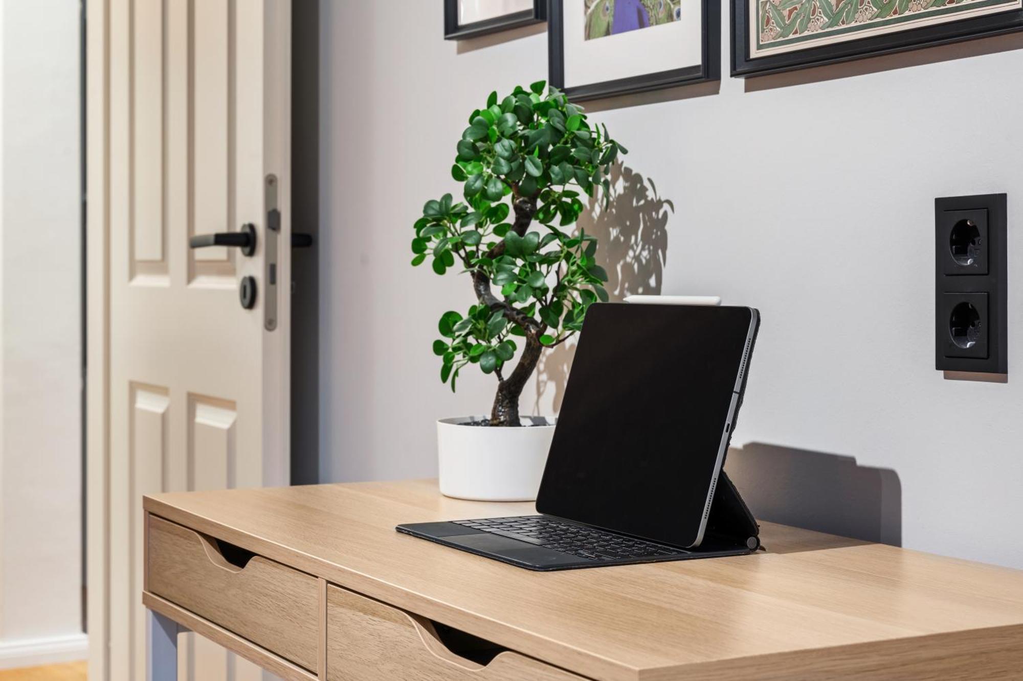 Edler Wohnraum Noble Stadtoase Mit Boxspringbett, Kaffeevollautomat, Lift & Parkplatz Chemnitz Ngoại thất bức ảnh